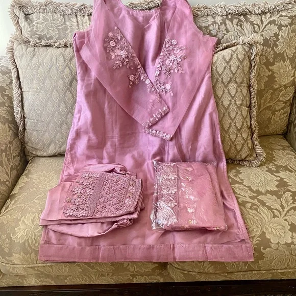 Delisa 3pc Salwar kameez dupatta Embroidered new - Picture 7 of 12